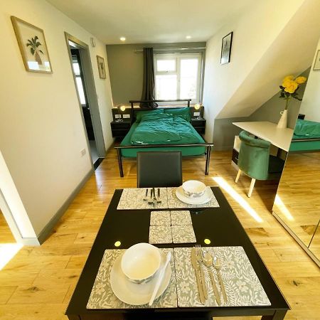 New Look, 7 Minutes To Station, 20 Minutes To Central London Streatham Vale Dış mekan fotoğraf